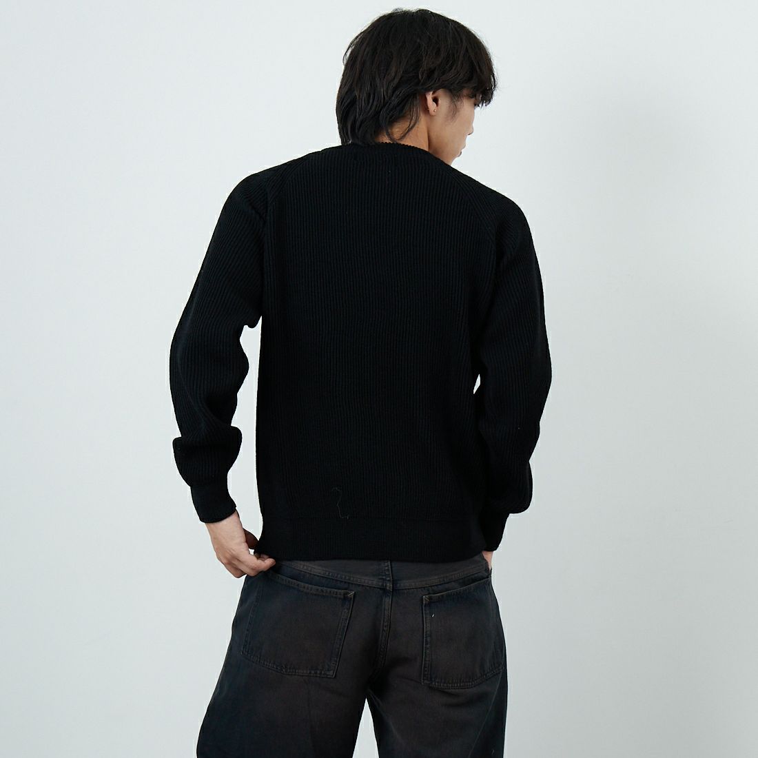 Vincent et Mireille [ヴァンソン エ ミレイユ] ウールリブクラシッククルーネックニット [VM252WA13070] 09 BLACK &&モデル身長：179cm 着用サイズ：M&&