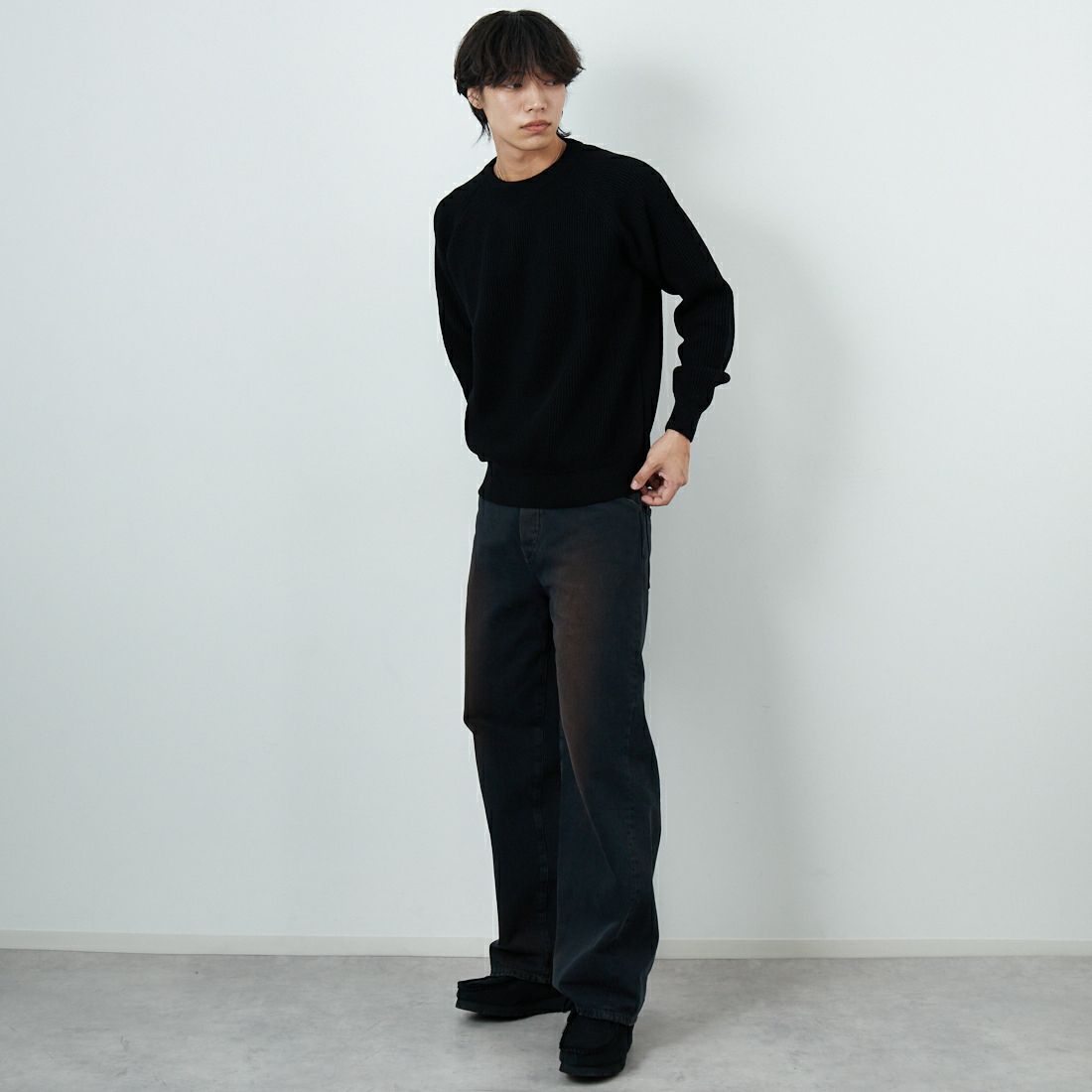 Vincent et Mireille [ヴァンソン エ ミレイユ] ウールリブクラシッククルーネックニット [VM252WA13070] 09 BLACK &&モデル身長：179cm 着用サイズ：M&&