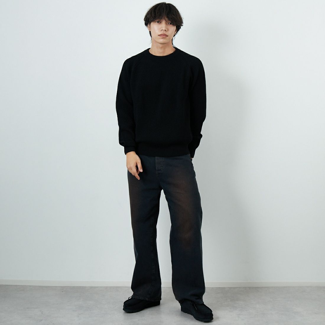 Vincent et Mireille [ヴァンソン エ ミレイユ] ウールリブクラシッククルーネックニット [VM252WA13070] 09 BLACK &&モデル身長：179cm 着用サイズ：M&&