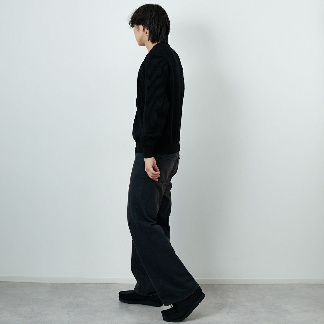 Vincent et Mireille [ヴァンソン エ ミレイユ] ウールリブクラシッククルーネックニット [VM252WA13070] 09 BLACK &&モデル身長：179cm 着用サイズ：M&&
