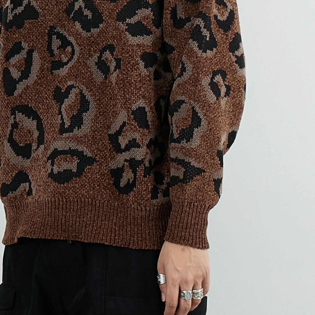 SLICK [スリック] モールヤーン レオパードジャカード プルオーバーニット [5151056] 500 BROWN &&モデル身長：179cm 着用サイズ：1&&