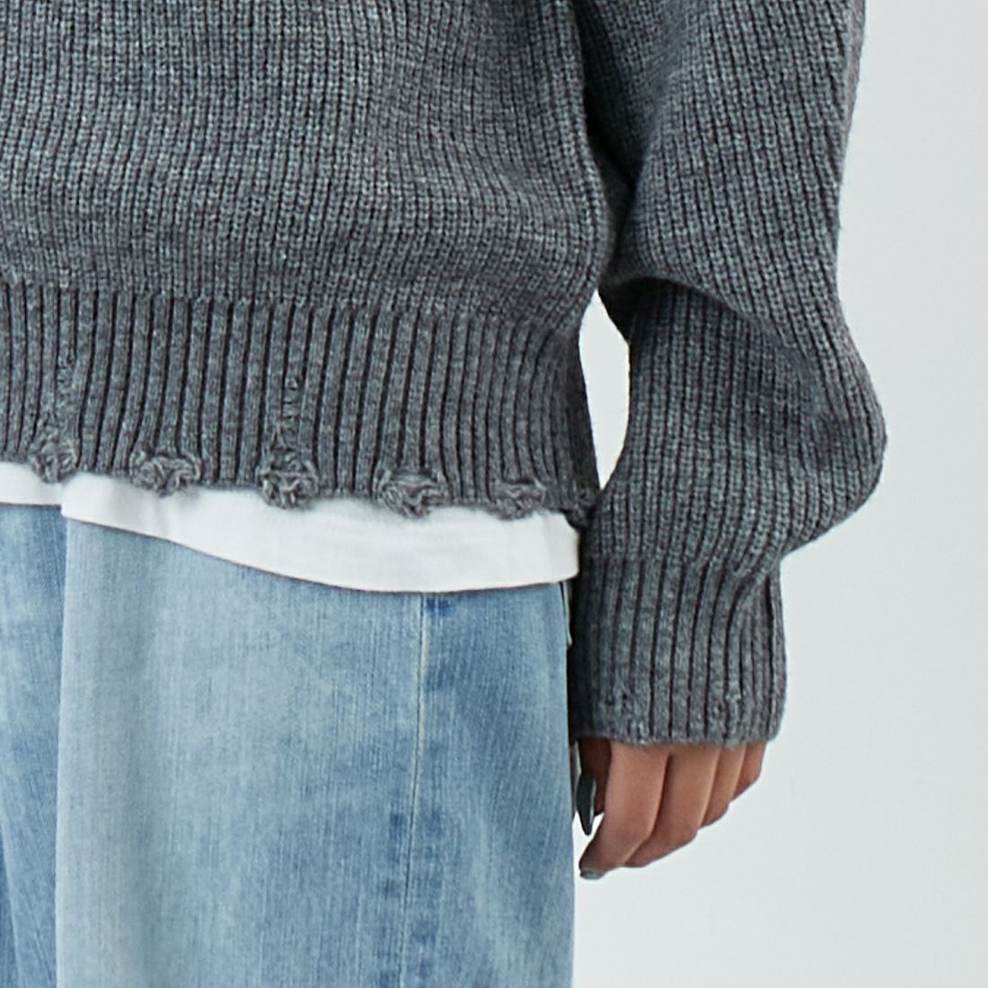 SLICK [スリック] マイクロヤーン クルーネックダメージニット [5151066] 801 H.GRAY &&モデル身長：162cm 着用サイズ：0&&