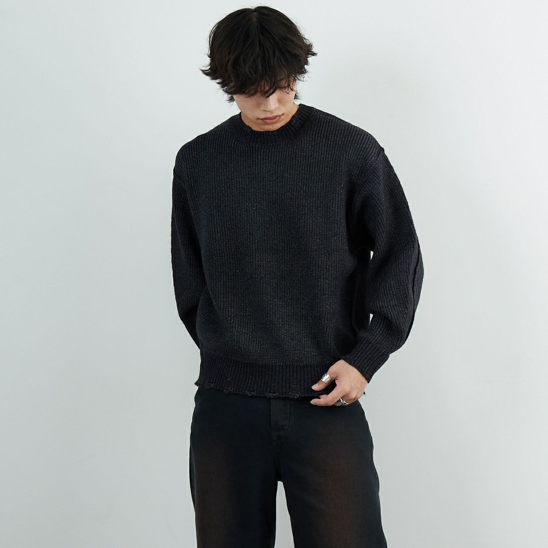 SLICK [スリック] マイクロヤーン クルーネックダメージニット [5151066] 700 BLACK &&モデル身長：179cm 着用サイズ：1&&