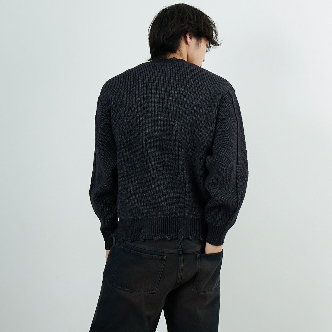 SLICK [スリック] マイクロヤーン クルーネックダメージニット [5151066] 700 BLACK &&モデル身長：179cm 着用サイズ：1&&