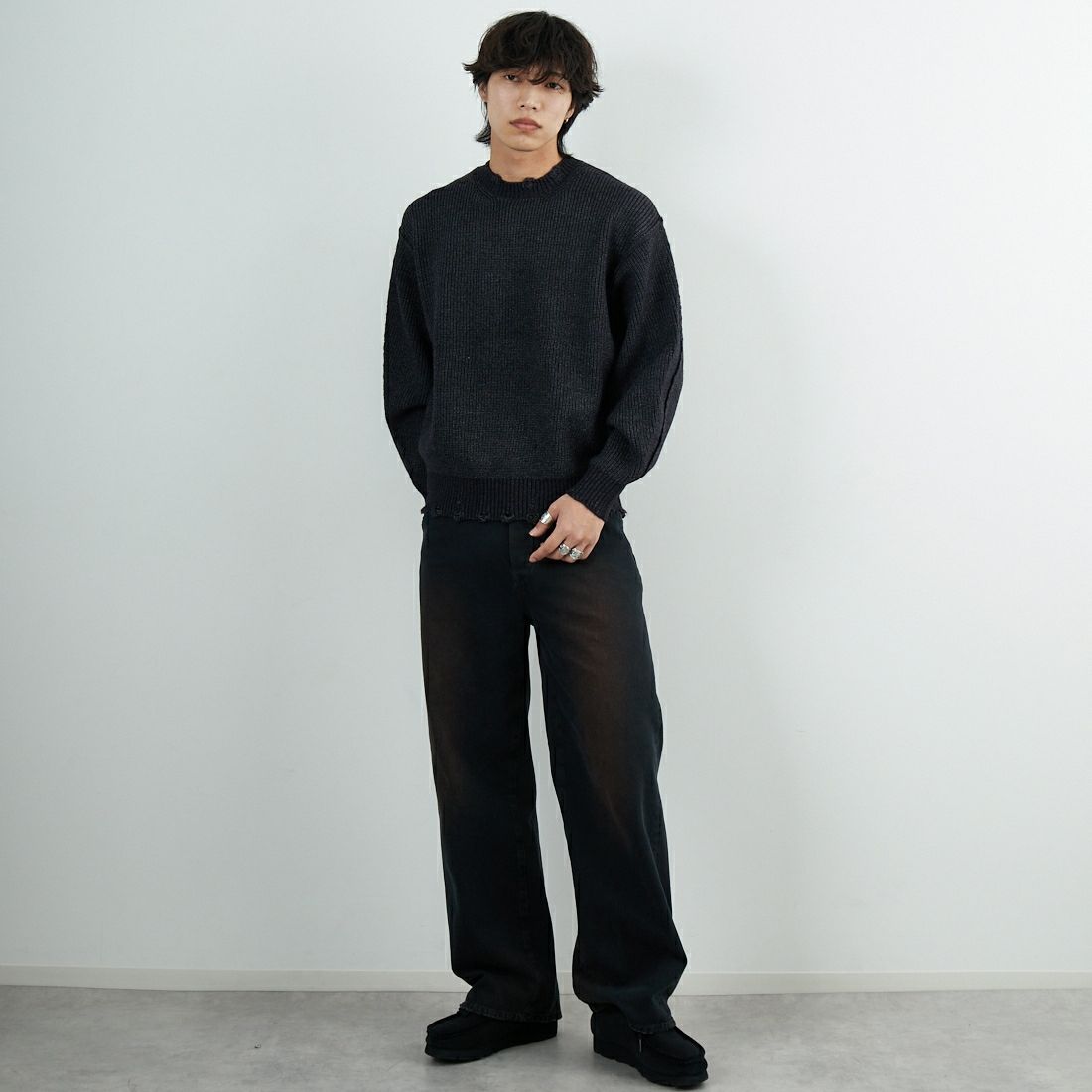 SLICK [スリック] マイクロヤーン クルーネックダメージニット [5151066] 700 BLACK &&モデル身長：179cm 着用サイズ：1&&