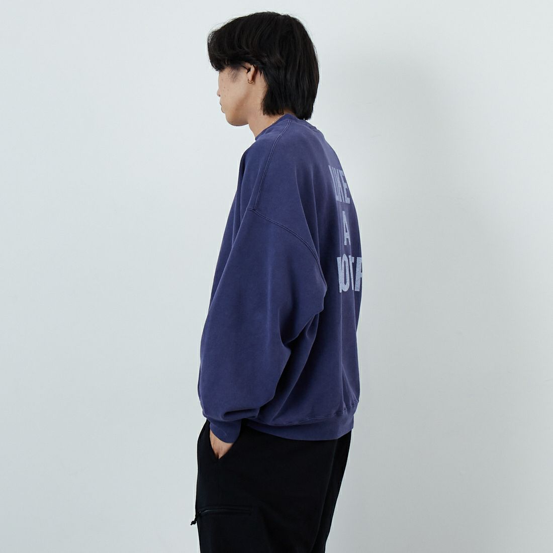 REMI RELIEF [レミレリーフ] 別注 SP加工 ダメージクルーネックスウェット [RN29373272-JF] NAVY &&モデル身長：179cm 着用サイズ：L&&