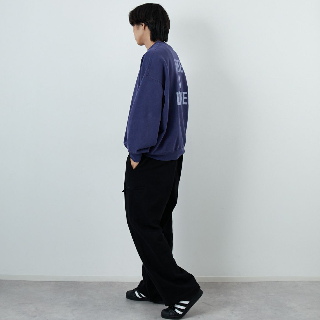 REMI RELIEF [レミレリーフ] 別注 SP加工 ダメージクルーネックスウェット [RN29373272-JF] NAVY &&モデル身長：179cm 着用サイズ：L&&