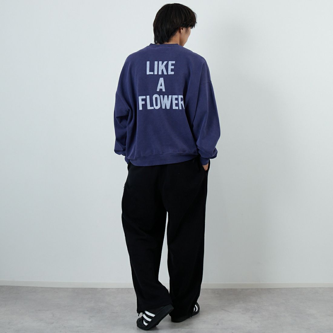 REMI RELIEF [レミレリーフ] 別注 SP加工 ダメージクルーネックスウェット [RN29373272-JF] NAVY &&モデル身長：179cm 着用サイズ：L&&