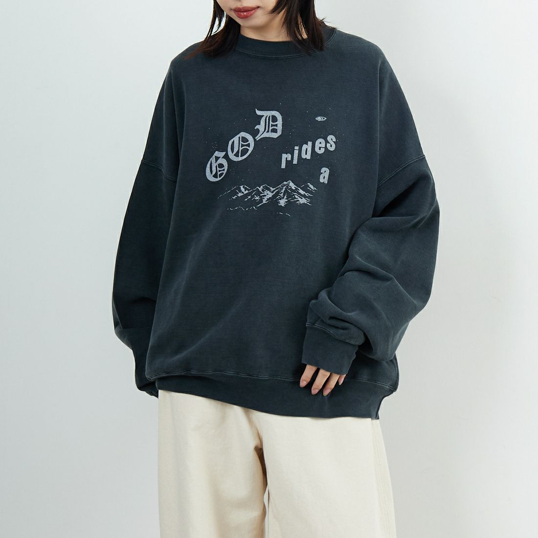 REMI RELIEF [レミレリーフ] 別注 SP加工 ダメージクルーネックスウェット [RN29373268-JF] BLACK &&モデル身長：162cm 着用サイズ：M&&