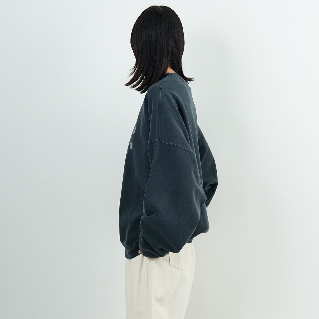 REMI RELIEF [レミレリーフ] 別注 SP加工 ダメージクルーネックスウェット [RN29373268-JF] BLACK &&モデル身長：162cm 着用サイズ：M&&