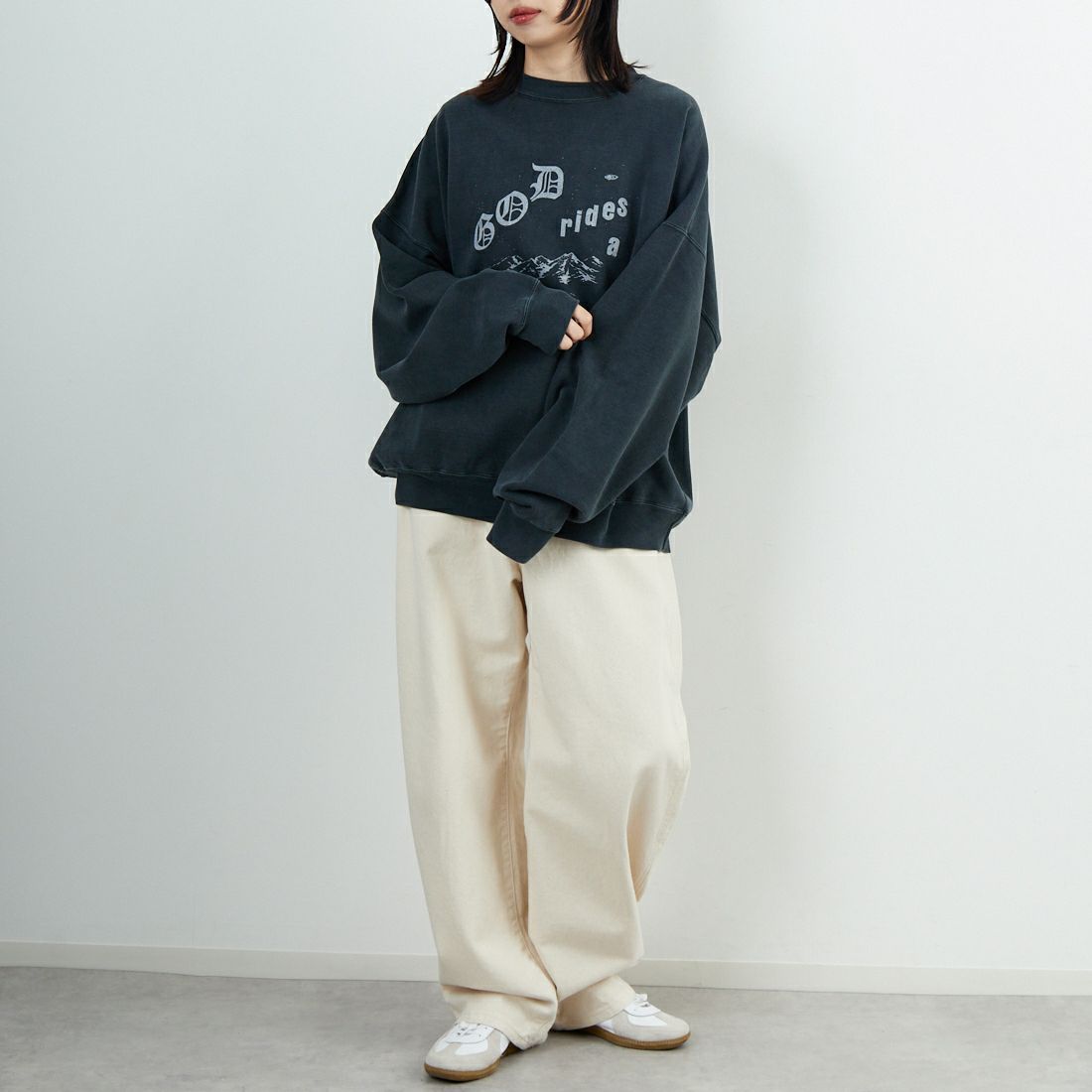 REMI RELIEF [レミレリーフ] 別注 SP加工 ダメージクルーネックスウェット [RN29373268-JF] BLACK &&モデル身長：162cm 着用サイズ：M&&