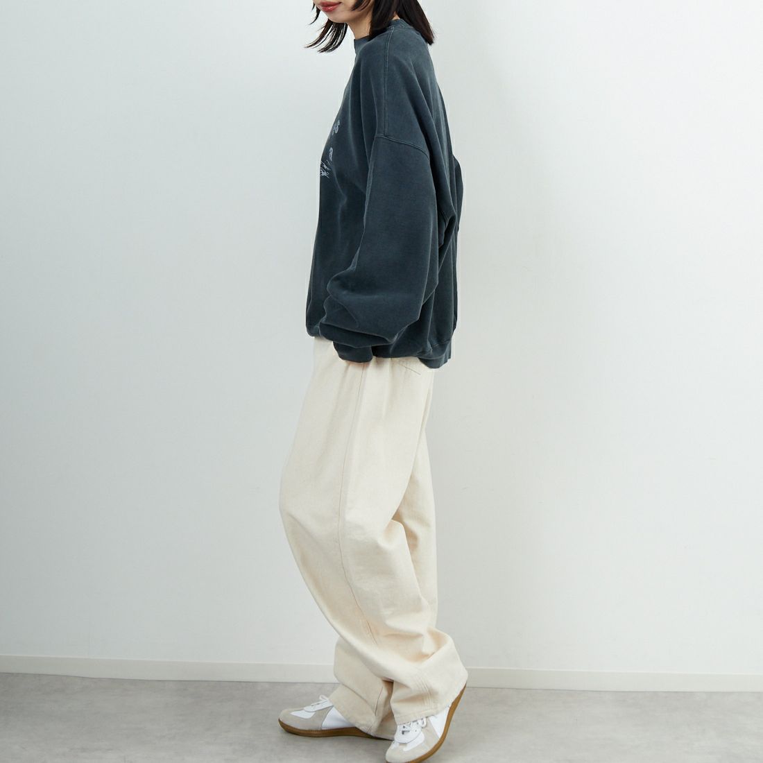 REMI RELIEF [レミレリーフ] 別注 SP加工 ダメージクルーネックスウェット [RN29373268-JF] BLACK &&モデル身長：162cm 着用サイズ：M&&