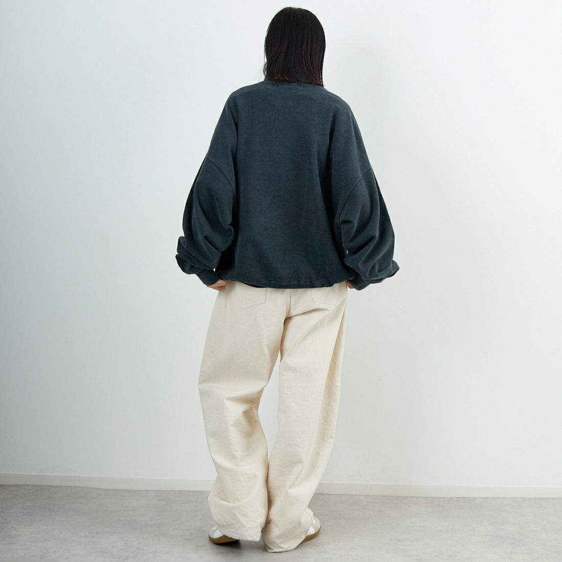 REMI RELIEF [レミレリーフ] 別注 SP加工 ダメージクルーネックスウェット [RN29373268-JF] BLACK &&モデル身長：162cm 着用サイズ：M&&