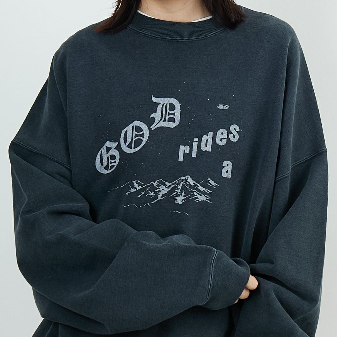 REMI RELIEF [レミレリーフ] 別注 SP加工 ダメージクルーネックスウェット [RN29373268-JF] BLACK &&モデル身長：162cm 着用サイズ：M&&