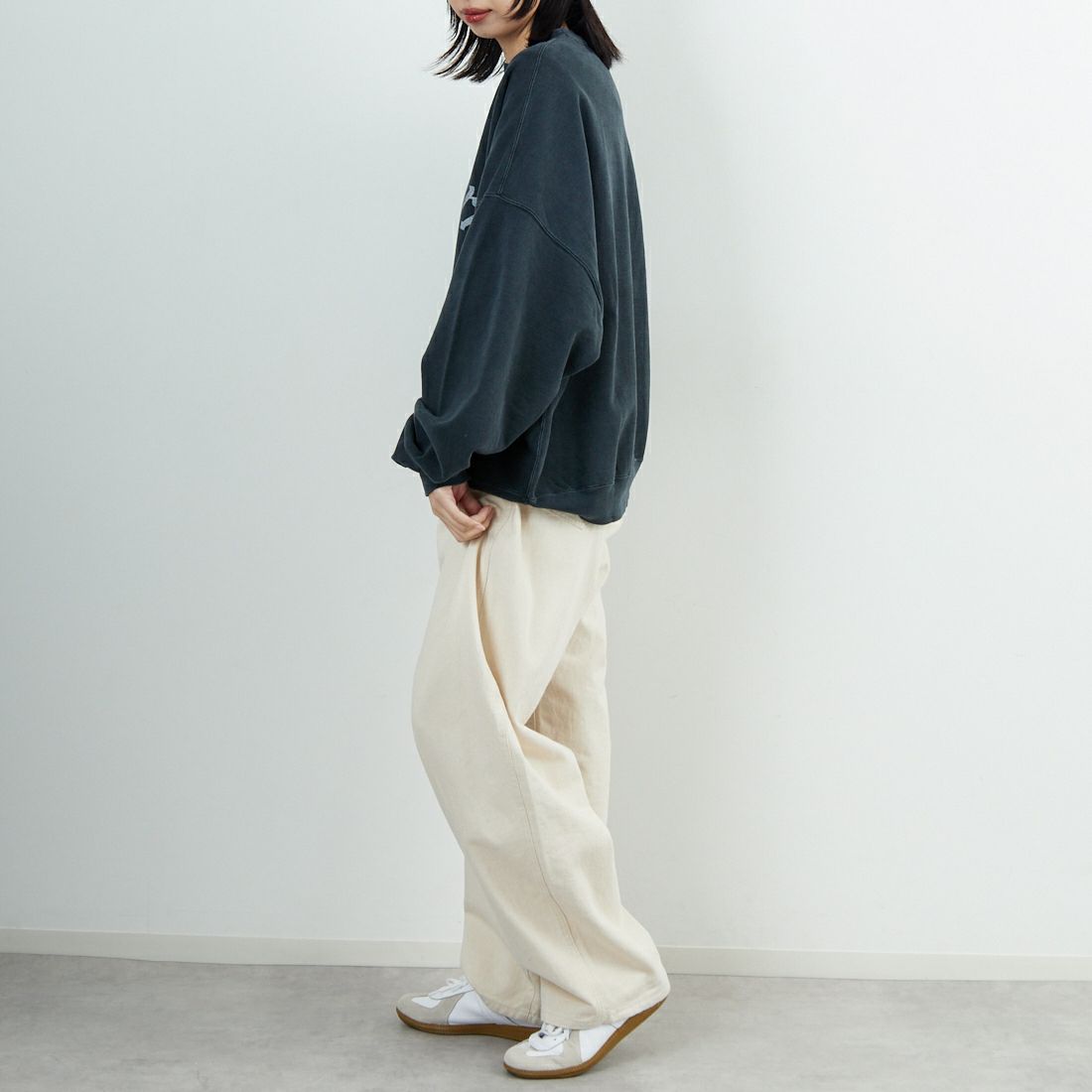 REMI RELIEF [レミレリーフ] 別注 SP加工 ダメージクルーネックスウェット [RN29373270-JF] BLACK &&モデル身長：162cm 着用サイズ：M&&