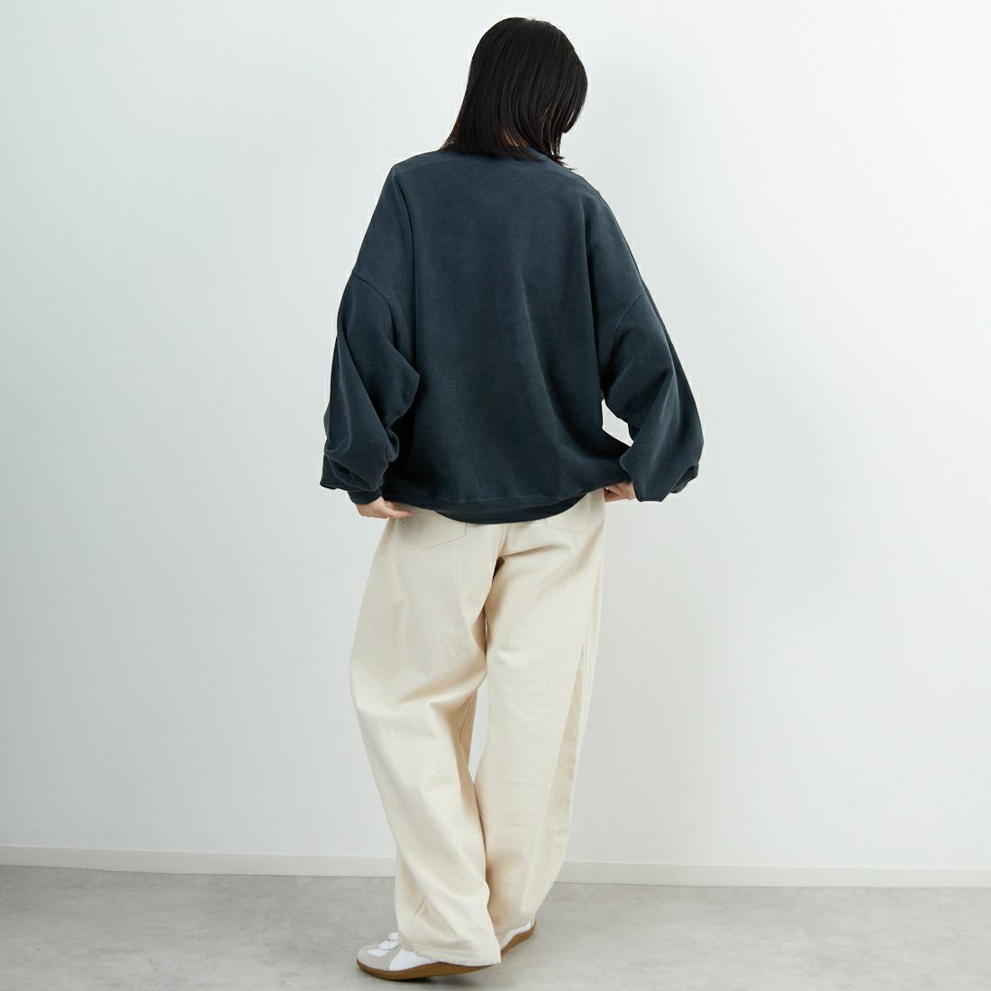 REMI RELIEF [レミレリーフ] 別注 SP加工 ダメージクルーネックスウェット [RN29373270-JF] BLACK &&モデル身長：162cm 着用サイズ：M&&