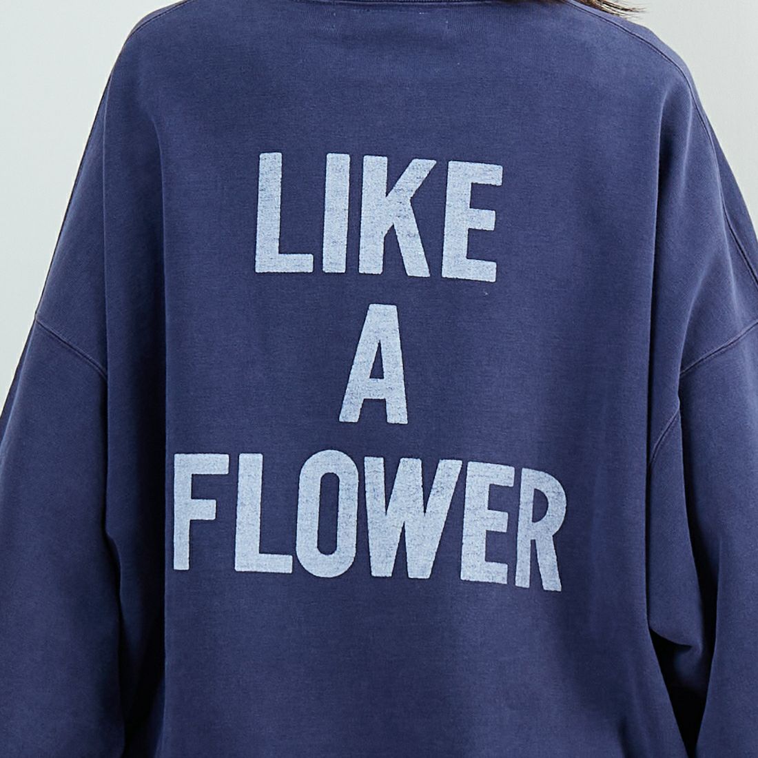 REMI RELIEF [レミレリーフ] 別注 SP加工 ダメージクルーネックスウェット [RN29373272-JF] NAVY &&モデル身長：162cm 着用サイズ：M&&