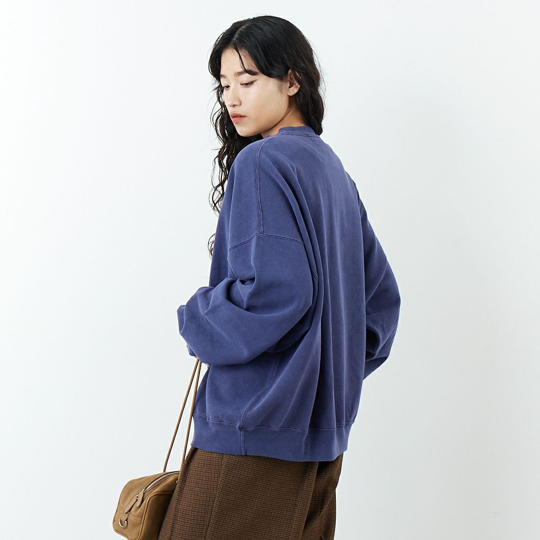 REMI RELIEF [レミレリーフ] 別注 SP加工 ダメージクルーネックスウェット [RN29373273-JF] NAVY &&モデル身長：162cm 着用サイズ：M&&