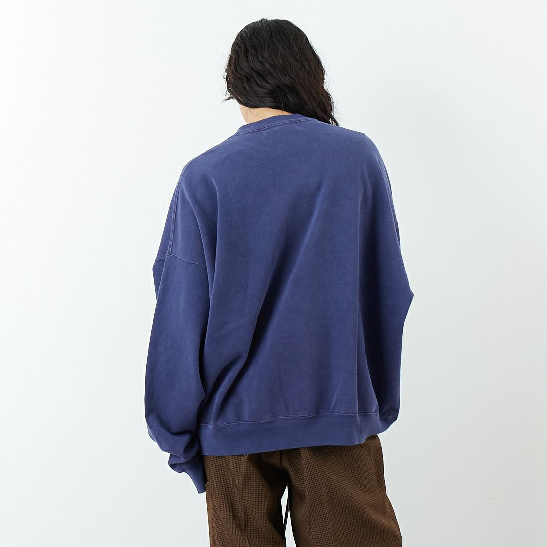 REMI RELIEF [レミレリーフ] 別注 SP加工 ダメージクルーネックスウェット [RN29373273-JF] NAVY &&モデル身長：162cm 着用サイズ：M&&