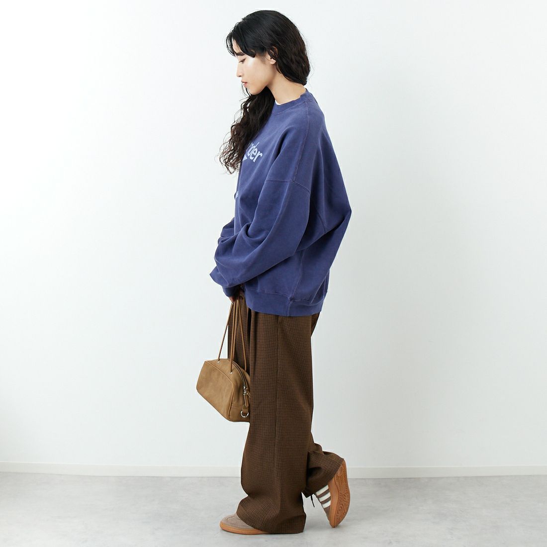 REMI RELIEF [レミレリーフ] 別注 SP加工 ダメージクルーネックスウェット [RN29373273-JF] NAVY &&モデル身長：162cm 着用サイズ：M&&