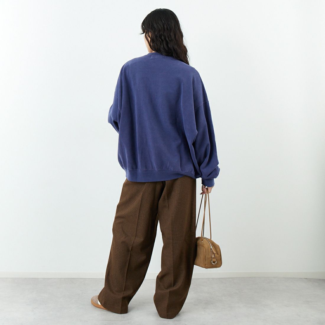 REMI RELIEF [レミレリーフ] 別注 SP加工 ダメージクルーネックスウェット [RN29373273-JF] NAVY &&モデル身長：162cm 着用サイズ：M&&