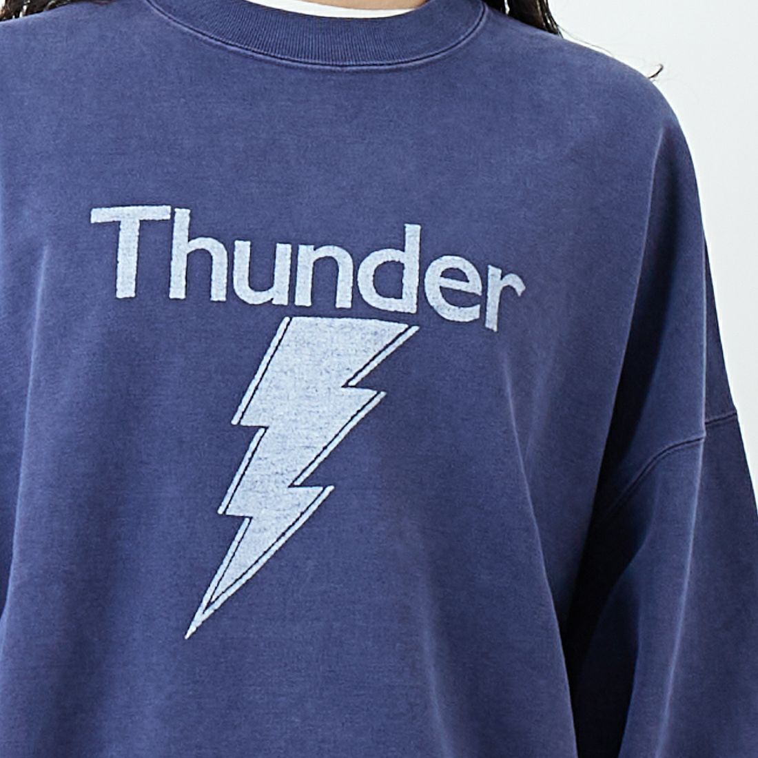 REMI RELIEF [レミレリーフ] 別注 SP加工 ダメージクルーネックスウェット [RN29373273-JF] NAVY &&モデル身長：162cm 着用サイズ：M&&