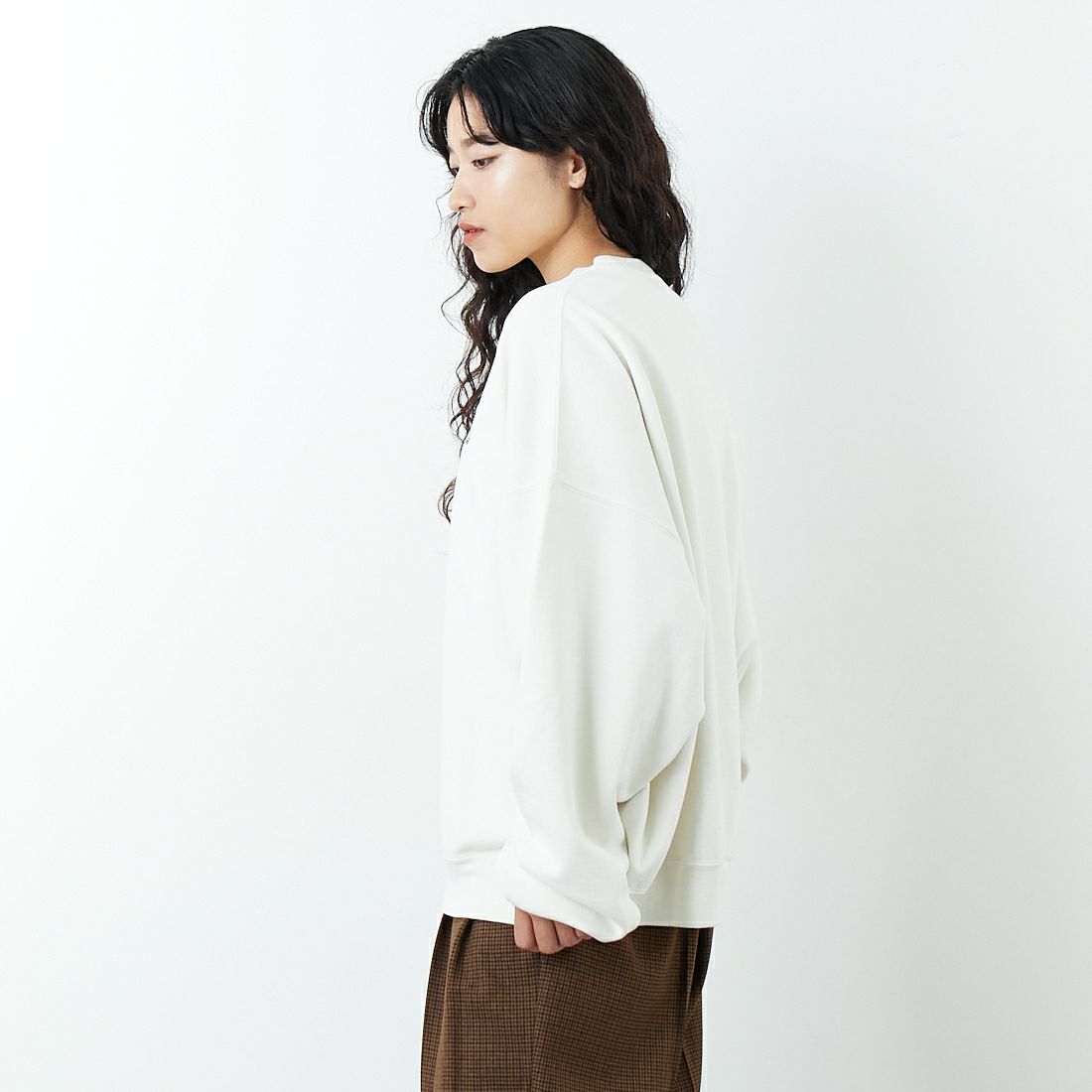 REMI RELIEF [レミレリーフ] 別注 SP加工 ダメージクルーネックスウェット [RN29373274-JF] OFF &&モデル身長：162cm 着用サイズ：M&&