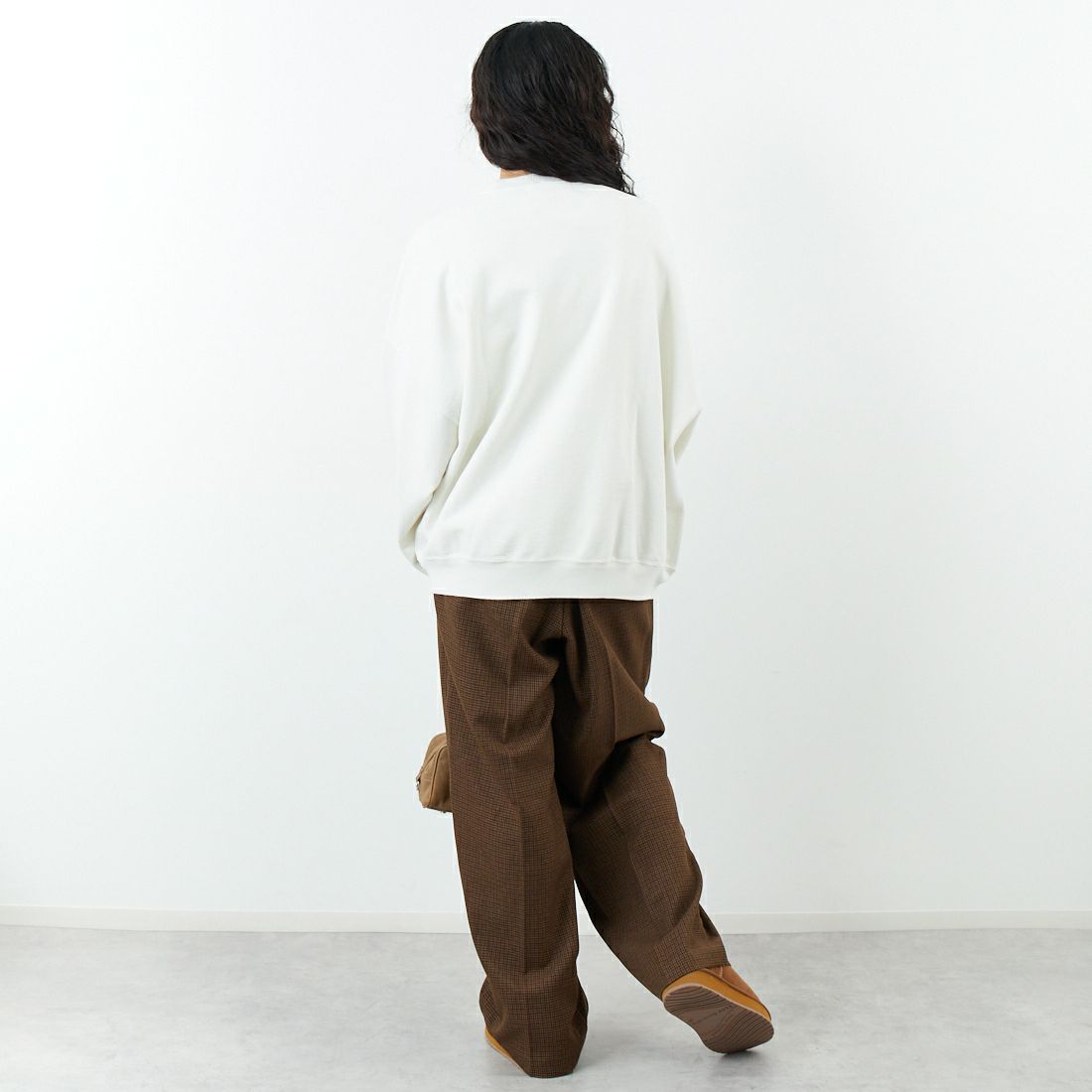 REMI RELIEF [レミレリーフ] 別注 SP加工 ダメージクルーネックスウェット [RN29373274-JF] OFF &&モデル身長：162cm 着用サイズ：M&&