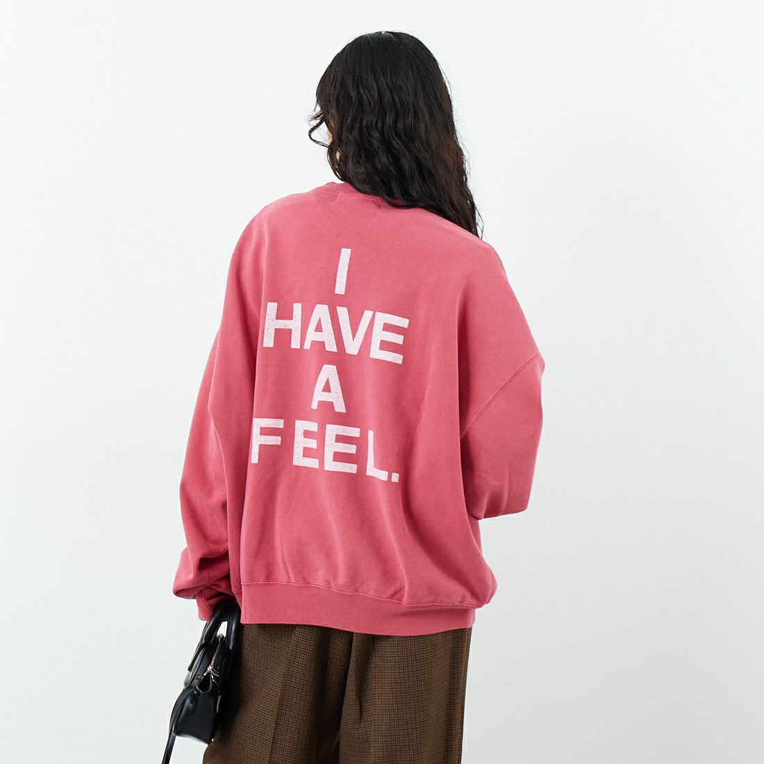 REMI RELIEF [レミレリーフ] 別注 SP加工 ダメージクルーネックスウェット [RN29373275-JF] RED &&モデル身長：162cm 着用サイズ：M&&