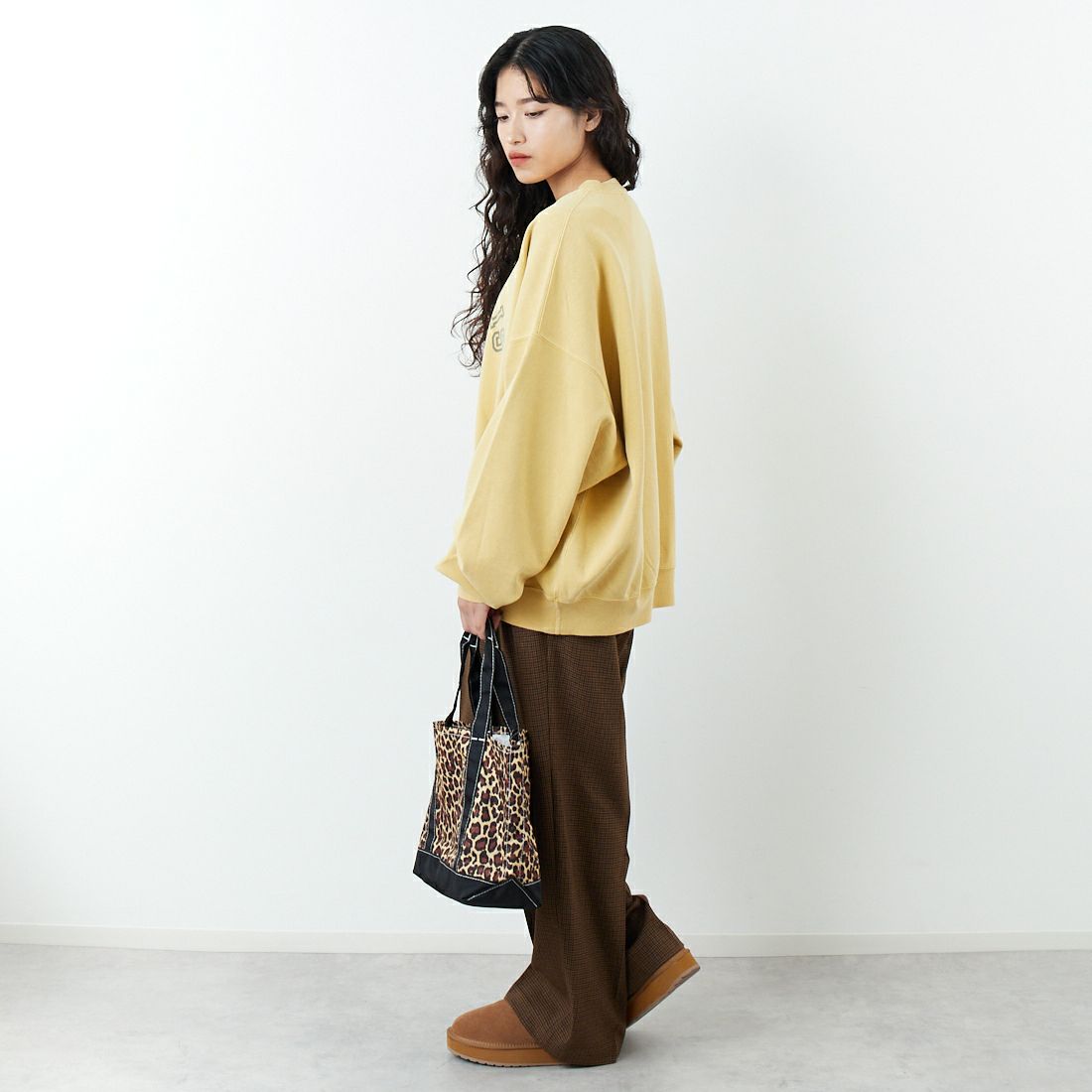 REMI RELIEF [レミレリーフ] 別注 SP加工 ダメージクルーネックスウェット [RN29373276-JF] MUSTARD &&モデル身長：162cm 着用サイズ：M&&