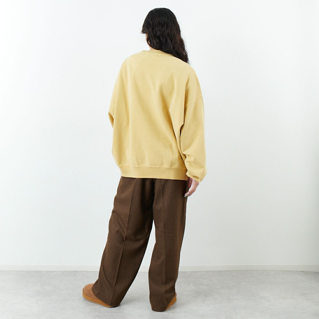 REMI RELIEF [レミレリーフ] 別注 SP加工 ダメージクルーネックスウェット [RN29373276-JF] MUSTARD &&モデル身長：162cm 着用サイズ：M&&