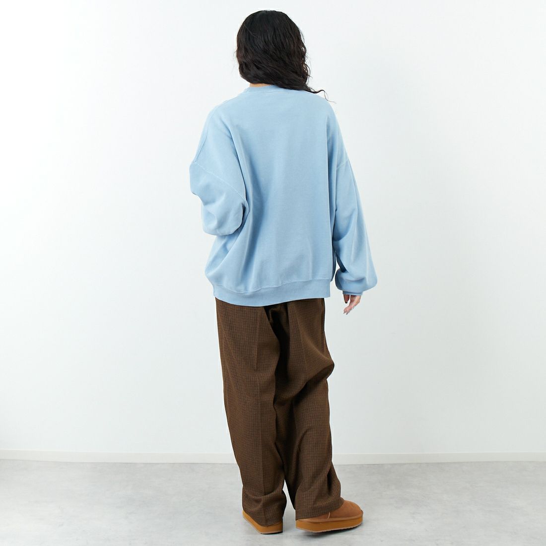 REMI RELIEF [レミレリーフ] 別注 SP加工 ダメージクルーネックスウェット [RN29373277-JF] SAX &&モデル身長：162cm 着用サイズ：M&&