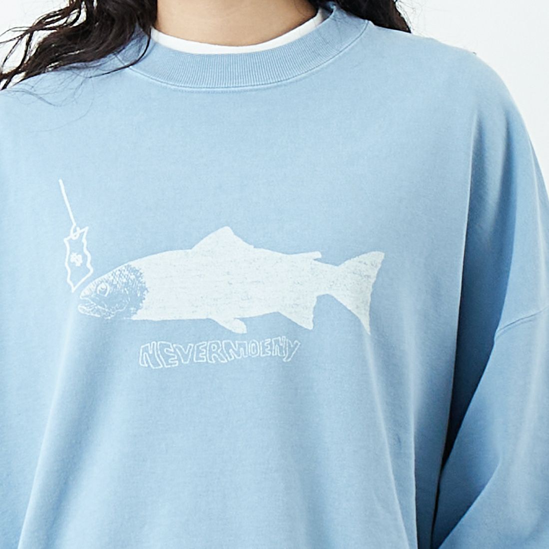 REMI RELIEF [レミレリーフ] 別注 SP加工 ダメージクルーネックスウェット [RN29373277-JF] SAX &&モデル身長：162cm 着用サイズ：M&&