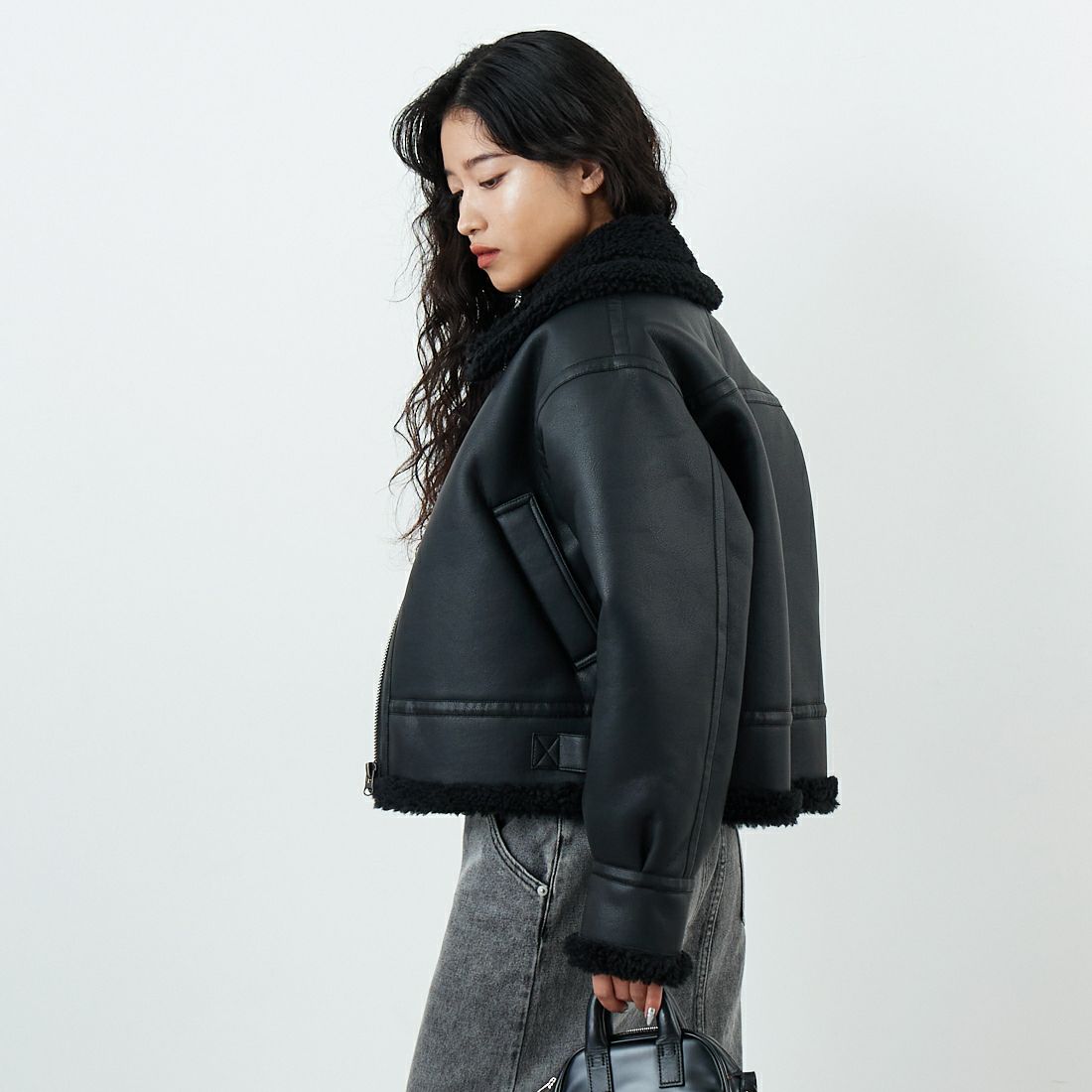 SLICK [スリック] シンセティックレザームートンB-3ジャケット [5111064] 700 BLACK &&モデル身長：162cm 着用サイズ：0&&