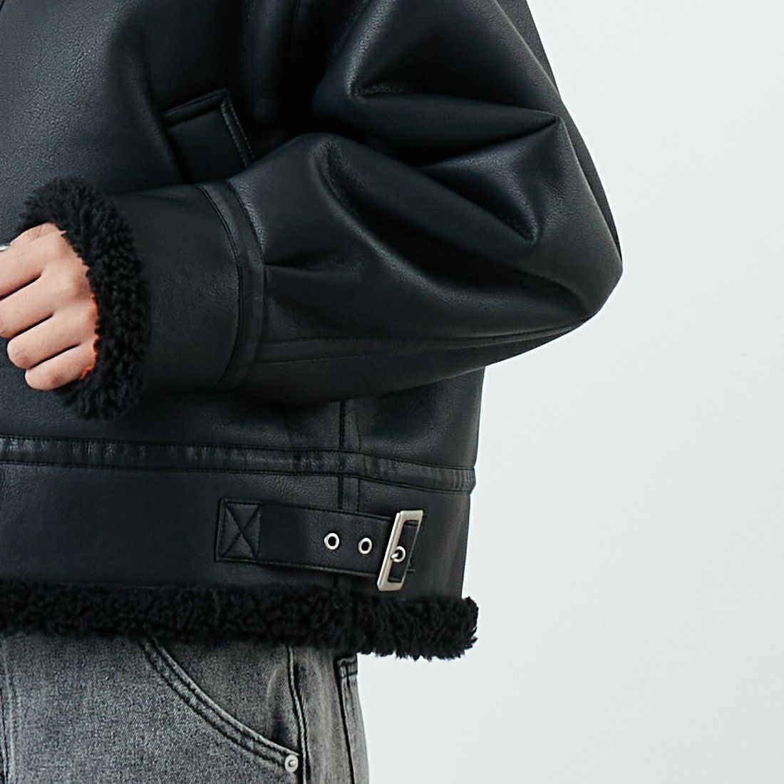 SLICK [スリック] シンセティックレザームートンB-3ジャケット [5111064] 700 BLACK &&モデル身長：162cm 着用サイズ：0&&