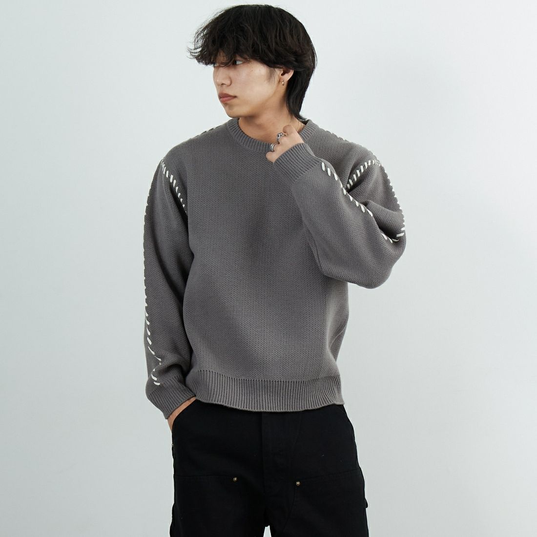 33Degrees [サーティスリーディグリーズ] ハンドステッチクルーネックニット [ND-25755014] 03 GREY &&モデル身長：179cm 着用サイズ：M&&