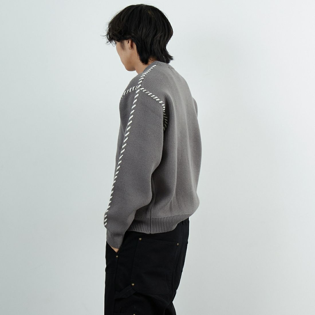 33Degrees [サーティスリーディグリーズ] ハンドステッチクルーネックニット [ND-25755014] 03 GREY &&モデル身長：179cm 着用サイズ：M&&