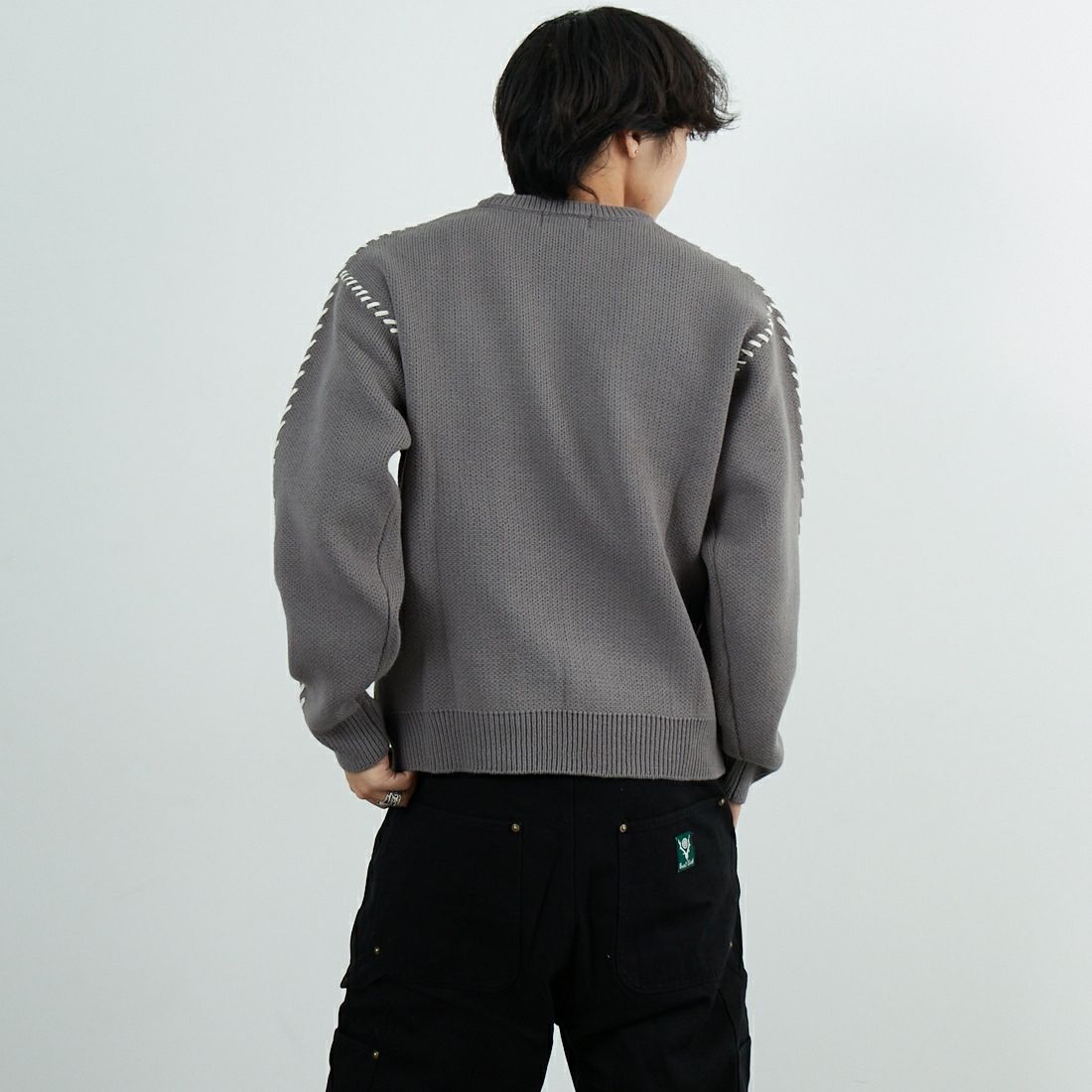 33Degrees [サーティスリーディグリーズ] ハンドステッチクルーネックニット [ND-25755014] 03 GREY &&モデル身長：179cm 着用サイズ：M&&