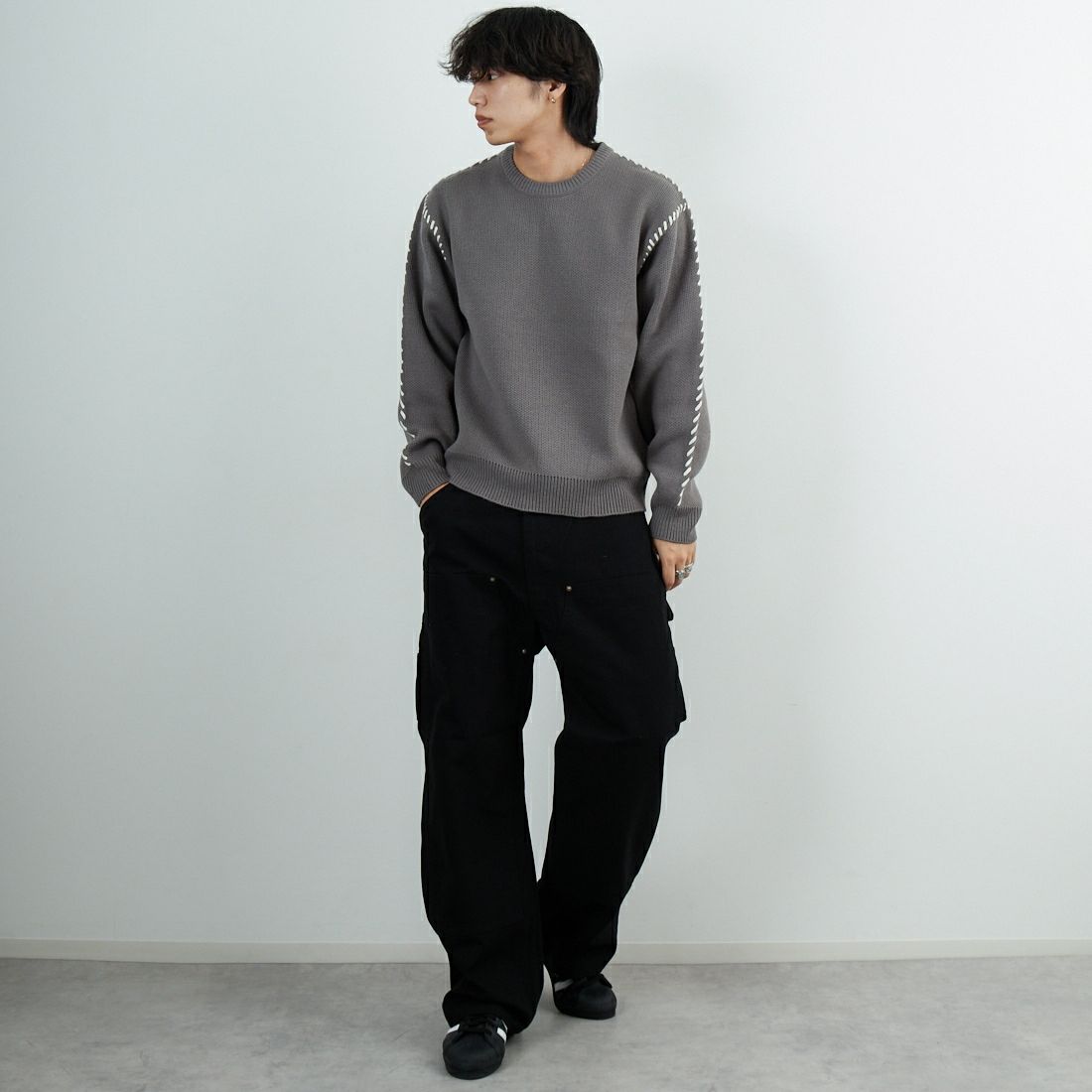 33Degrees [サーティスリーディグリーズ] ハンドステッチクルーネックニット [ND-25755014] 03 GREY &&モデル身長：179cm 着用サイズ：M&&