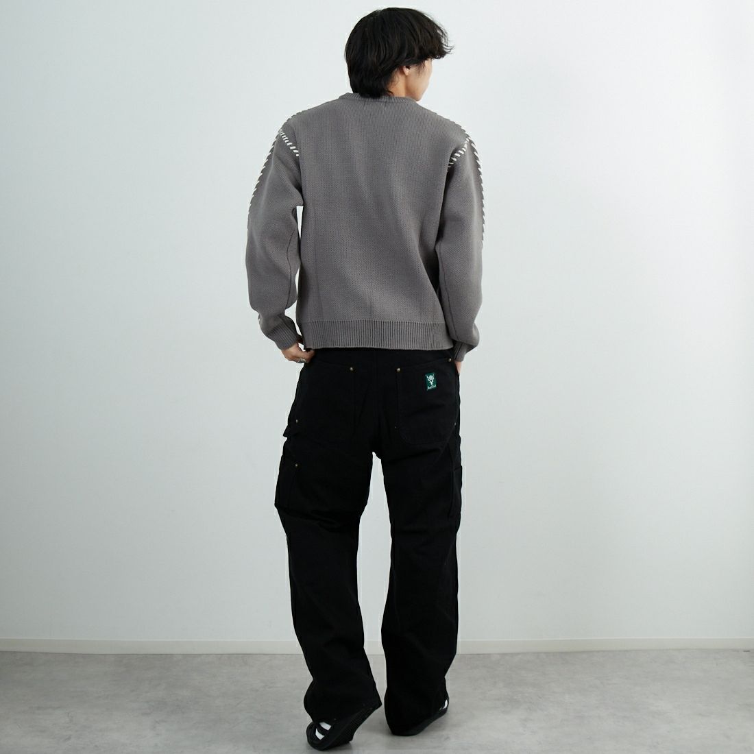 33Degrees [サーティスリーディグリーズ] ハンドステッチクルーネックニット [ND-25755014] 03 GREY &&モデル身長：179cm 着用サイズ：M&&