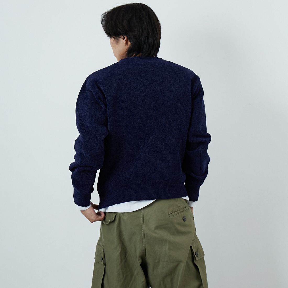 33Degrees [サーティスリーディグリーズ] グラフィックモールクルーネックニット [ND-25755017] 92 NAVY &&モデル身長：179cm 着用サイズ：M&&