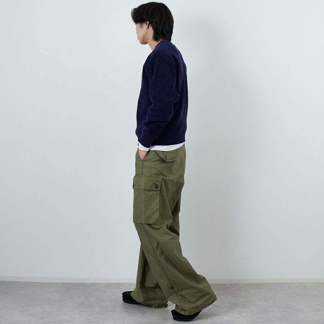 33Degrees [サーティスリーディグリーズ] グラフィックモールクルーネックニット [ND-25755017] 92 NAVY &&モデル身長：179cm 着用サイズ：M&&