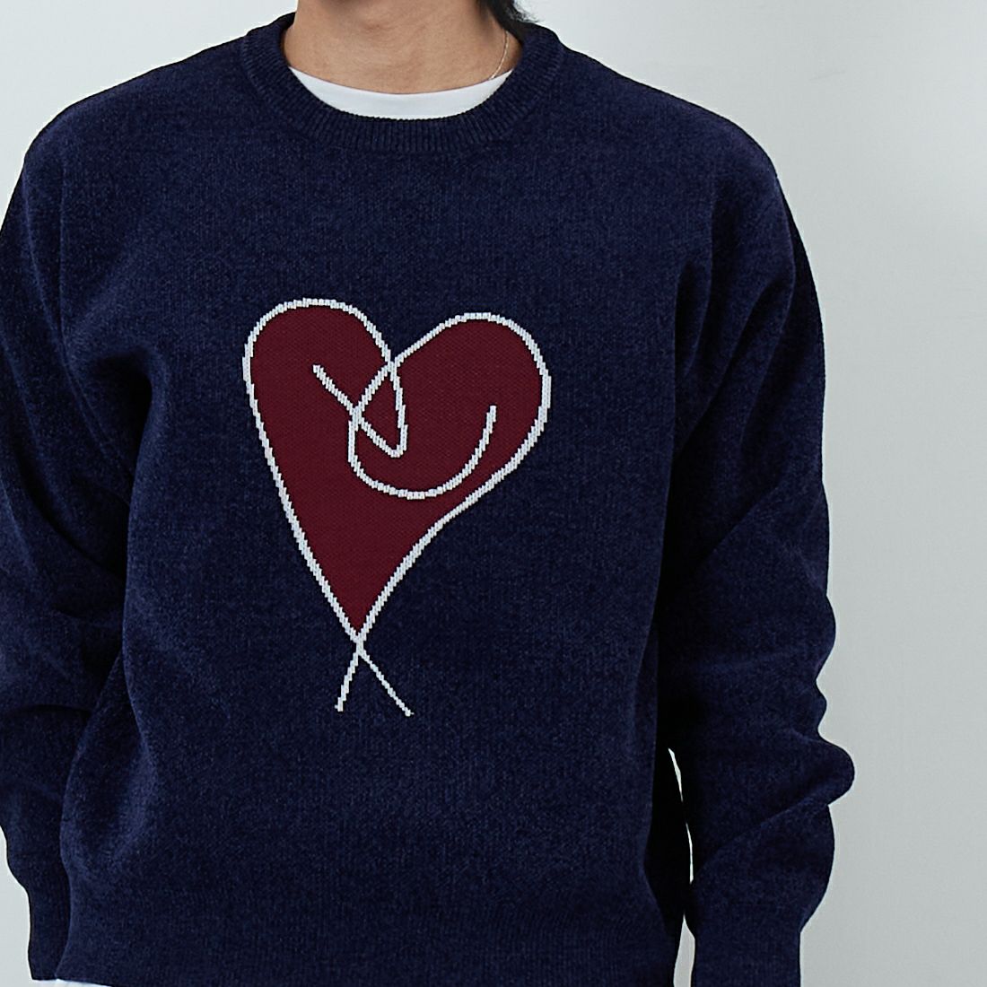 33Degrees [サーティスリーディグリーズ] グラフィックモールクルーネックニット [ND-25755017] 92 NAVY &&モデル身長：179cm 着用サイズ：M&&