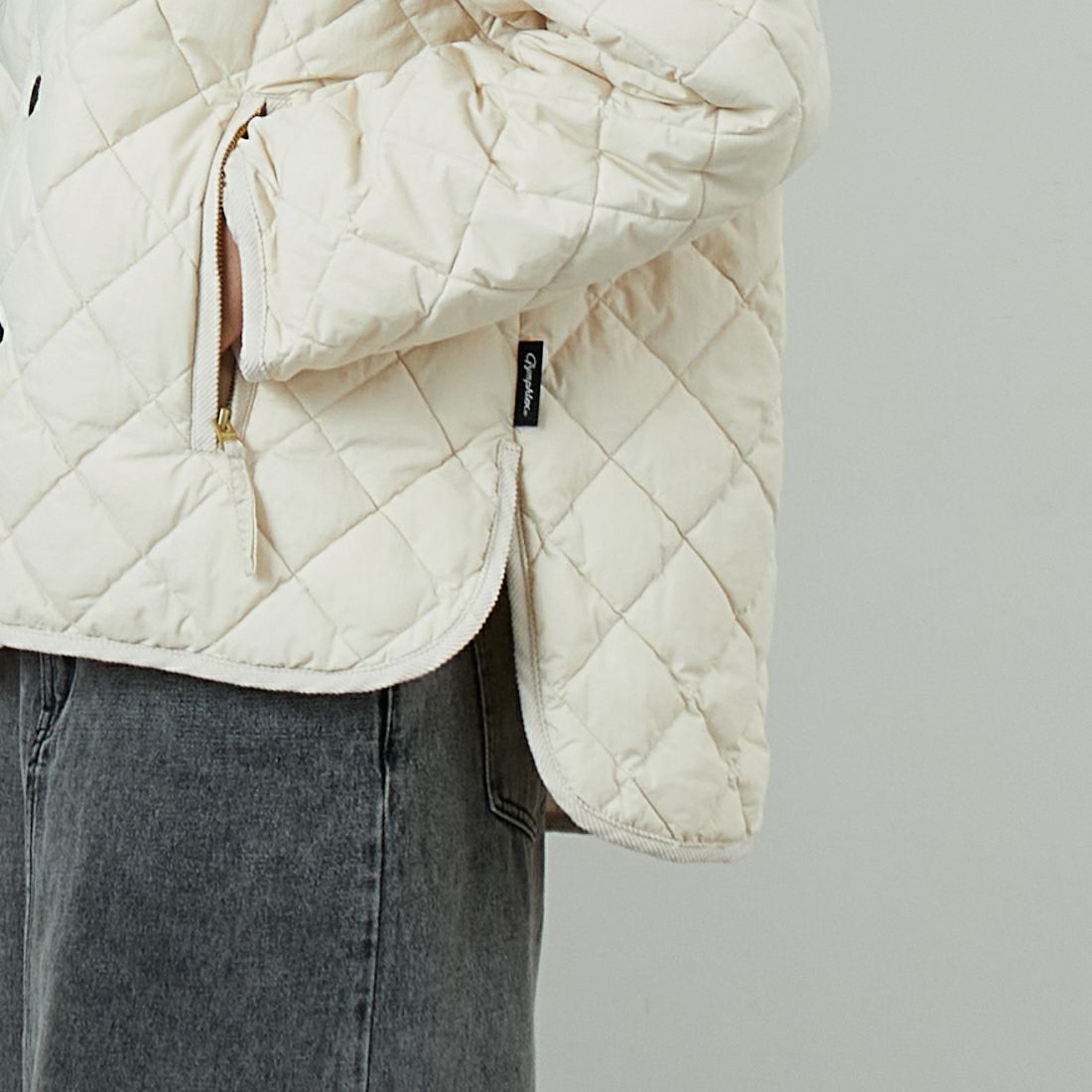 Gymphlex [ジムフレックス] キルトダウンカラーレスジャケット [GY-A0431NYM] OYSTER &&モデル身長：162cm 着用サイズ：14&&