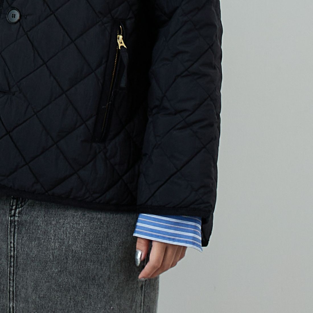 Gymphlex [ジムフレックス] キルトダウンカラーレスジャケット [GY-A0431NYM] BLACK &&モデル身長：162cm 着用サイズ：14&&