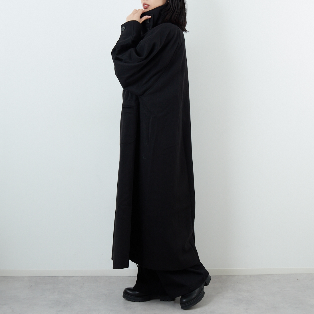WILLFULLY [ウィルフリー] ラグランボリュームスリーブオーバーコート [2522-OU-19] BLACK &&モデル身長：162cm 着用サイズ：F&&