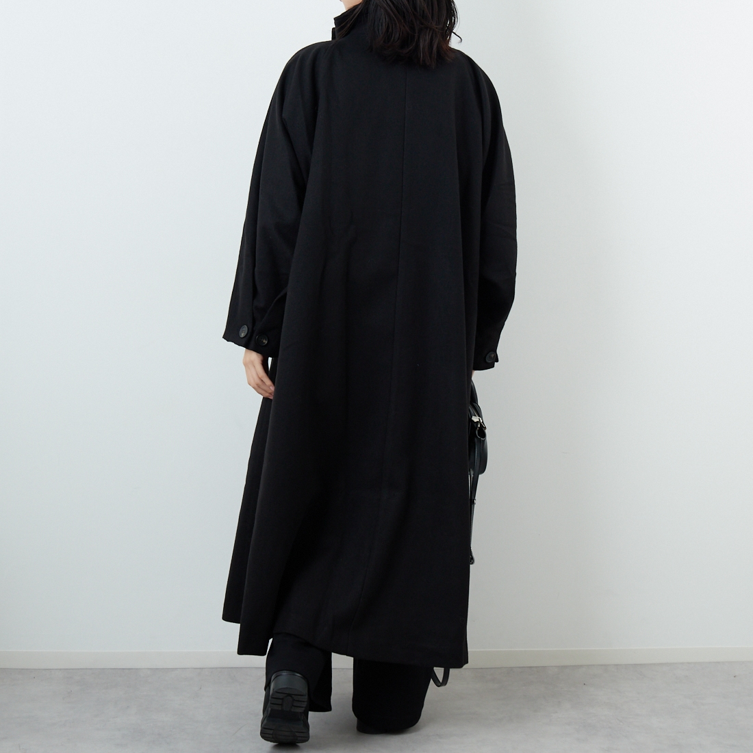 WILLFULLY [ウィルフリー] ラグランボリュームスリーブオーバーコート [2522-OU-19] BLACK &&モデル身長：162cm 着用サイズ：F&&