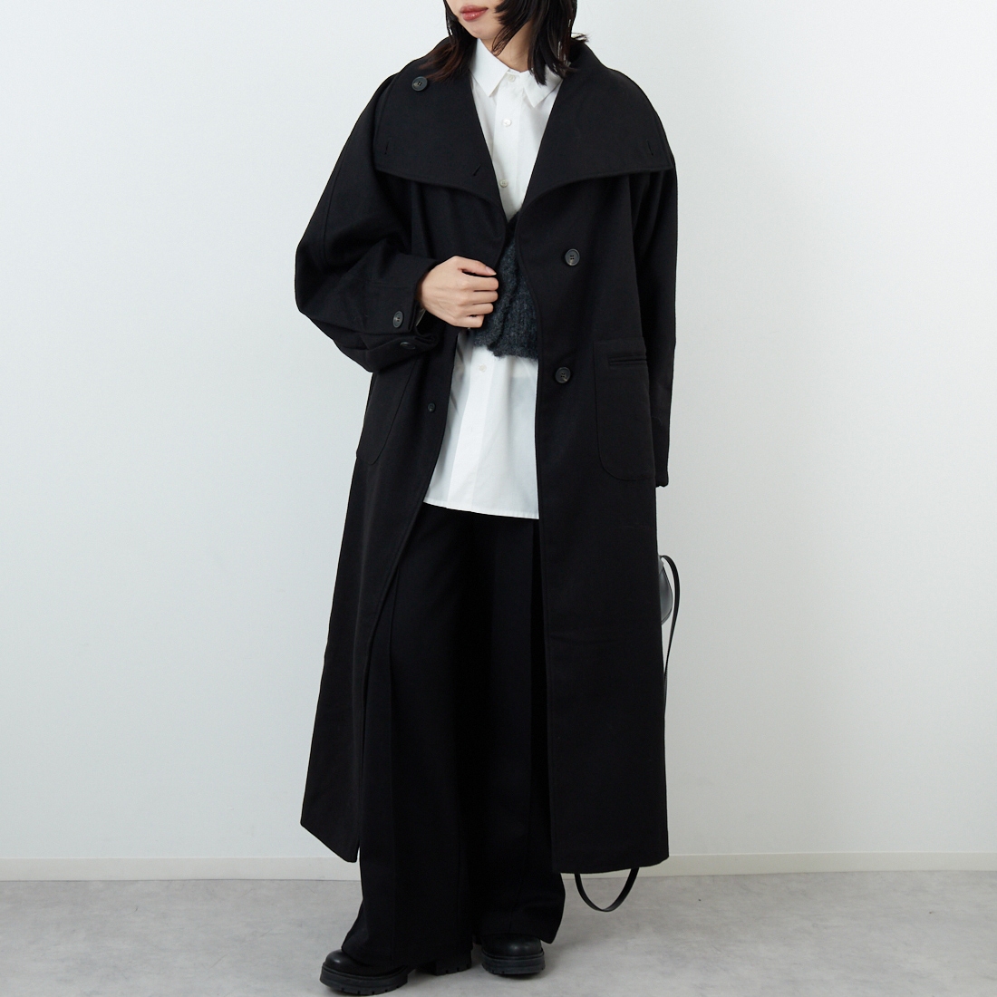 WILLFULLY [ウィルフリー] ラグランボリュームスリーブオーバーコート [2522-OU-19] BLACK &&モデル身長：162cm 着用サイズ：F&&