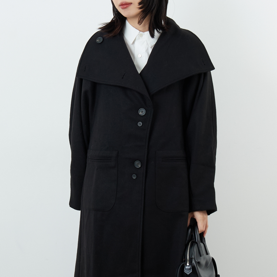WILLFULLY [ウィルフリー] ラグランボリュームスリーブオーバーコート [2522-OU-19] BLACK &&モデル身長：162cm 着用サイズ：F&&