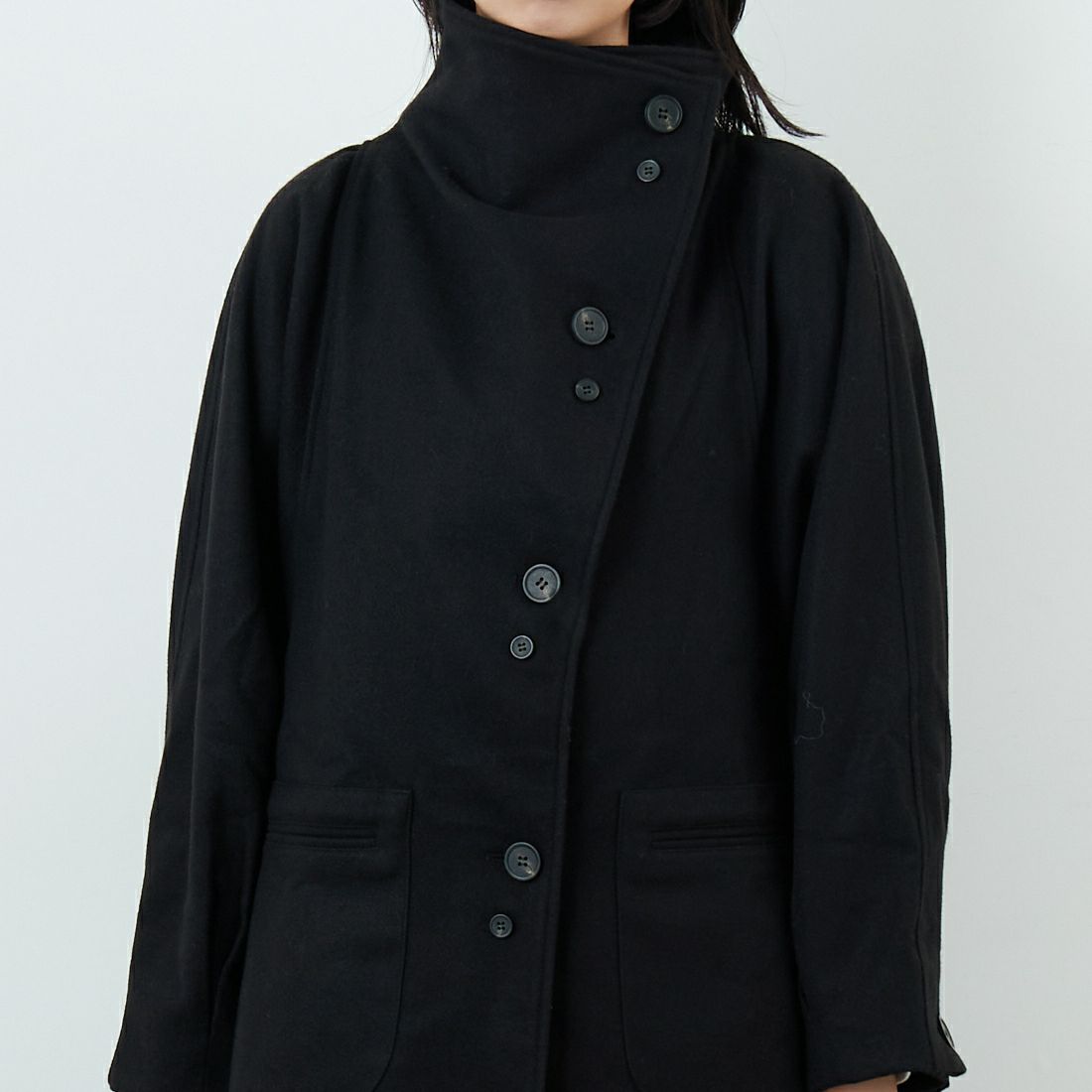 WILLFULLY [ウィルフリー] ラグランボリュームスリーブオーバーコート [2522-OU-19] BLACK &&モデル身長：162cm 着用サイズ：F&&